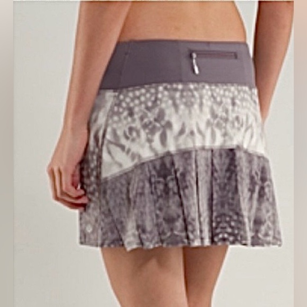Lululemon Run: Speed Skirt Snowy Owl